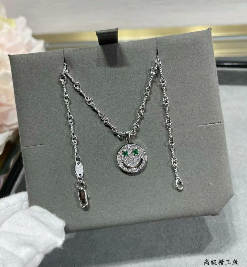 Ch*0me He**ts necklaces